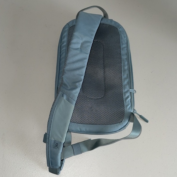 Hydro Flask Blue Sling Bag - Picture 6 of 8